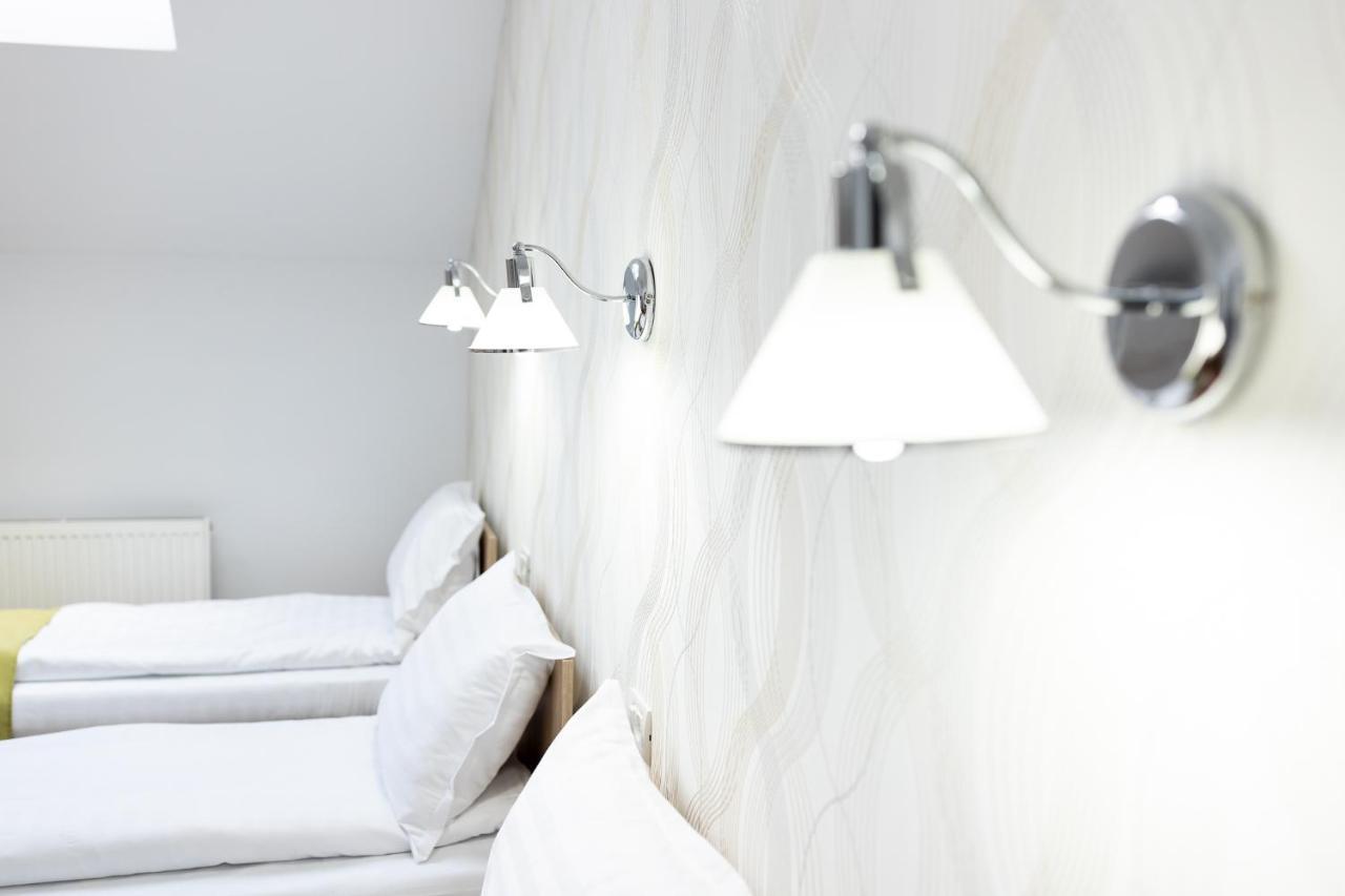 Marconi Guesthouse Хунедоара Екстериор снимка